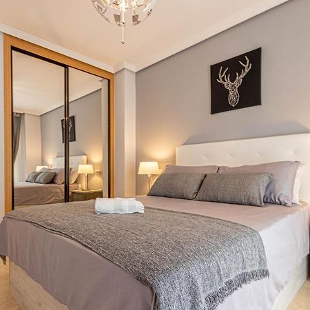 797 Holiday Rentals- Piso Con Amplia Terraza A Solo 1 Min De La Playa بينالماذينا المظهر الخارجي الصورة