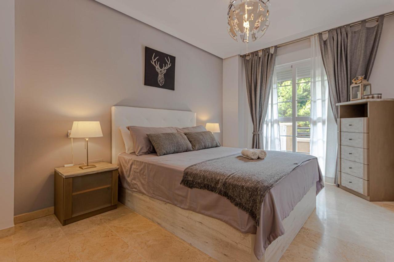 797 Holiday Rentals- Piso Con Amplia Terraza A Solo 1 Min De La Playa بينالماذينا المظهر الخارجي الصورة