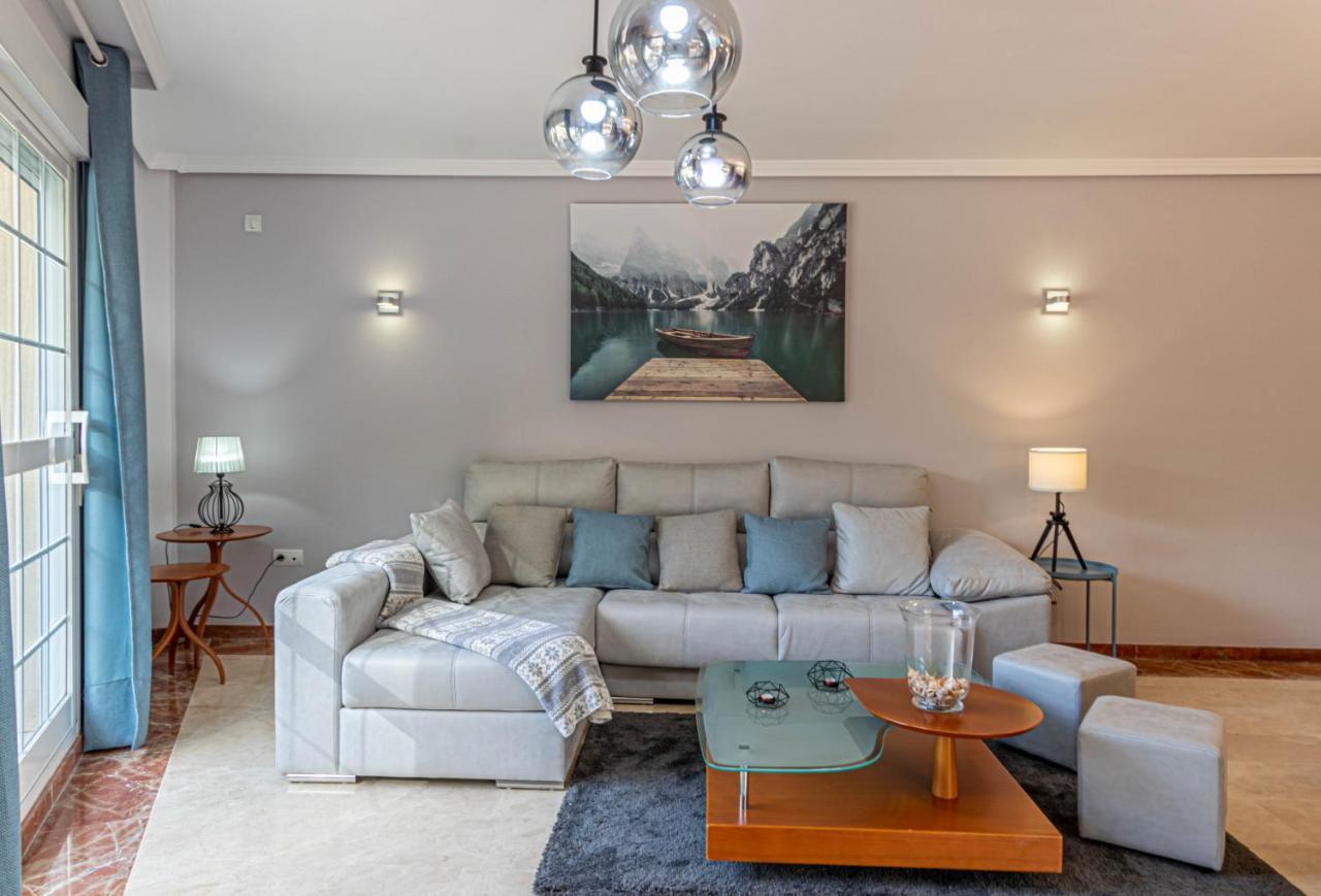 797 Holiday Rentals- Piso Con Amplia Terraza A Solo 1 Min De La Playa بينالماذينا المظهر الخارجي الصورة
