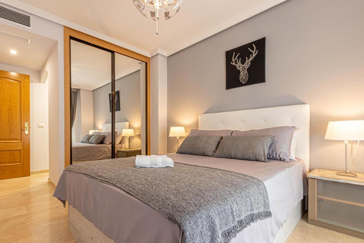 797 Holiday Rentals- Piso Con Amplia Terraza A Solo 1 Min De La Playa بينالماذينا المظهر الخارجي الصورة