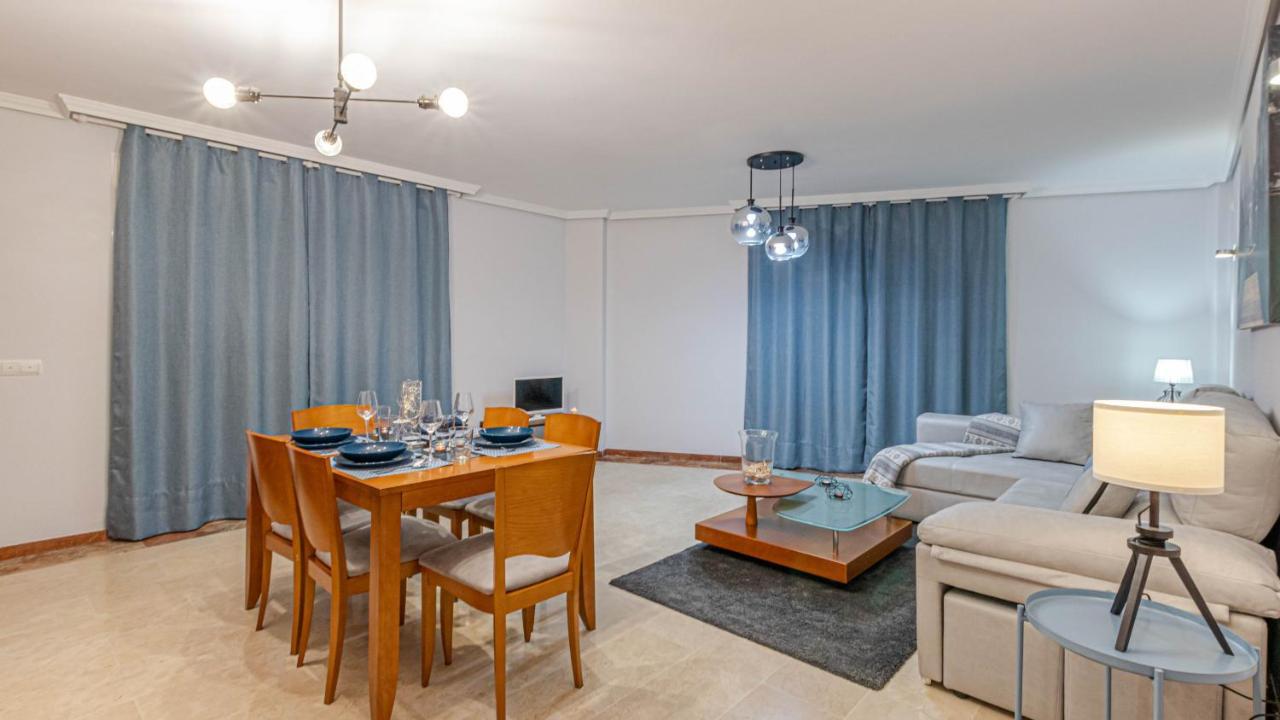797 Holiday Rentals- Piso Con Amplia Terraza A Solo 1 Min De La Playa بينالماذينا المظهر الخارجي الصورة