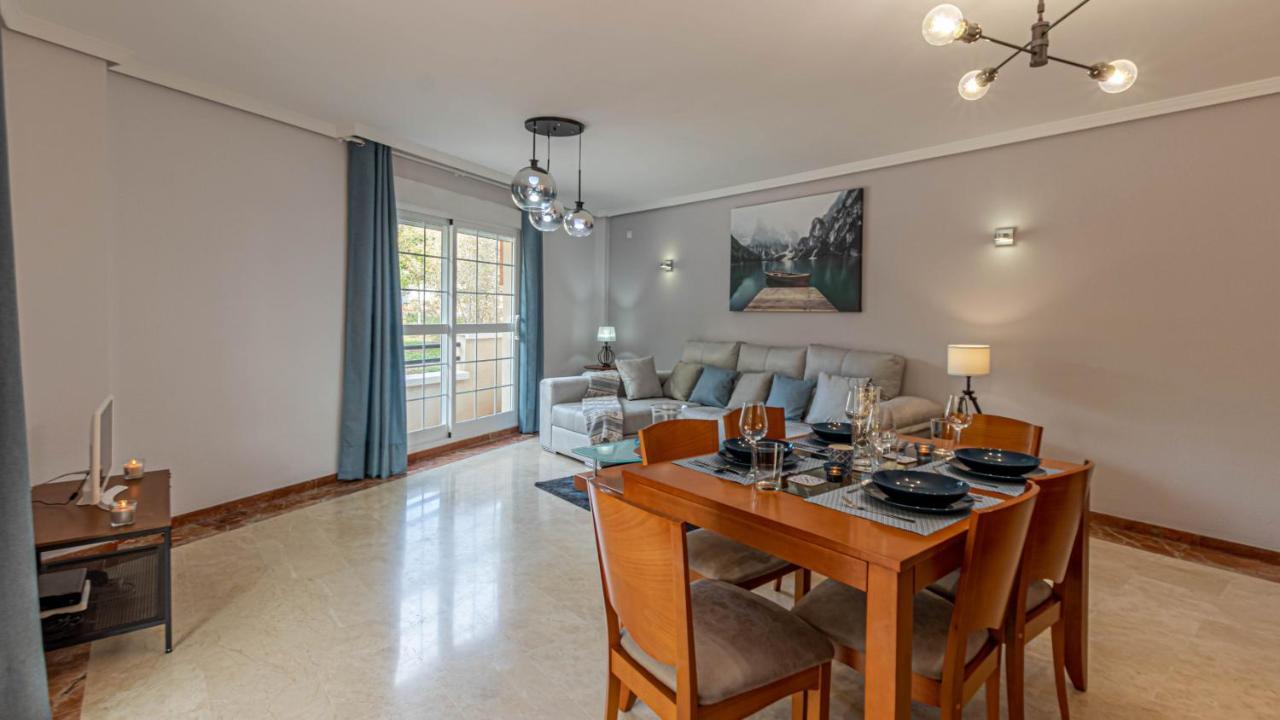 797 Holiday Rentals- Piso Con Amplia Terraza A Solo 1 Min De La Playa بينالماذينا المظهر الخارجي الصورة