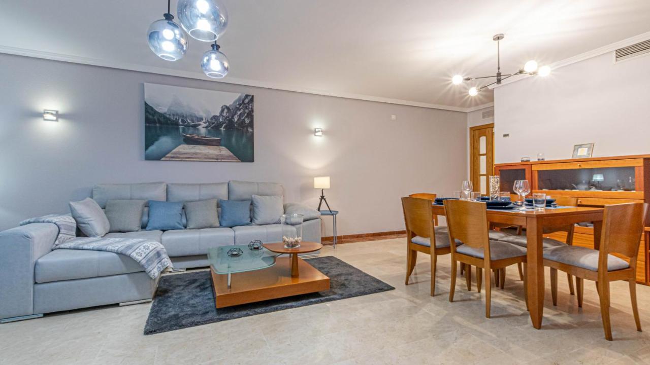 797 Holiday Rentals- Piso Con Amplia Terraza A Solo 1 Min De La Playa بينالماذينا المظهر الخارجي الصورة