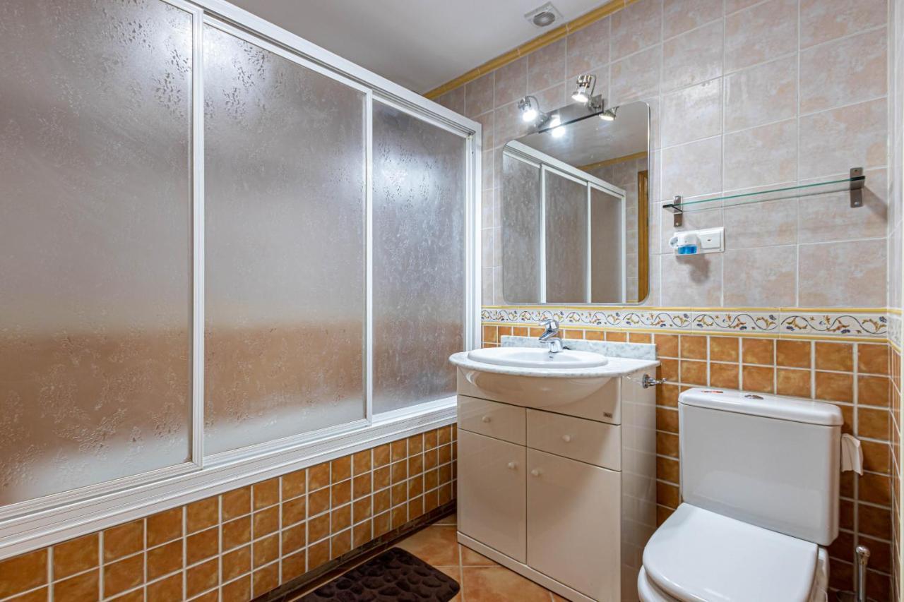 797 Holiday Rentals- Piso Con Amplia Terraza A Solo 1 Min De La Playa بينالماذينا المظهر الخارجي الصورة
