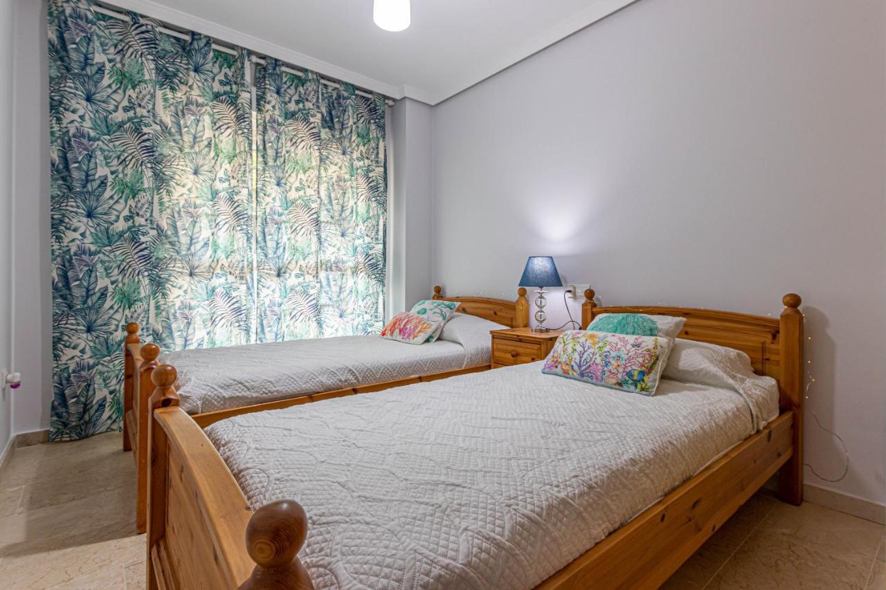 797 Holiday Rentals- Piso Con Amplia Terraza A Solo 1 Min De La Playa بينالماذينا المظهر الخارجي الصورة
