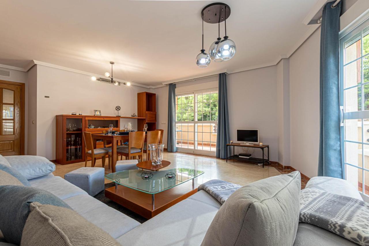 797 Holiday Rentals- Piso Con Amplia Terraza A Solo 1 Min De La Playa بينالماذينا المظهر الخارجي الصورة