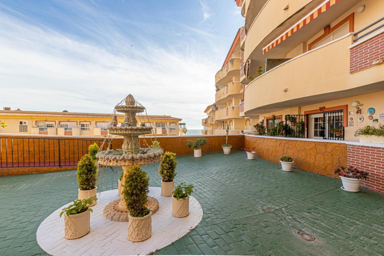 797 Holiday Rentals- Piso Con Amplia Terraza A Solo 1 Min De La Playa بينالماذينا المظهر الخارجي الصورة