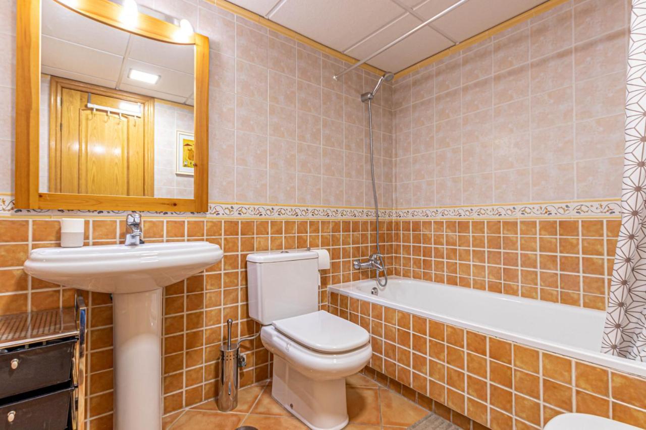 797 Holiday Rentals- Piso Con Amplia Terraza A Solo 1 Min De La Playa بينالماذينا المظهر الخارجي الصورة