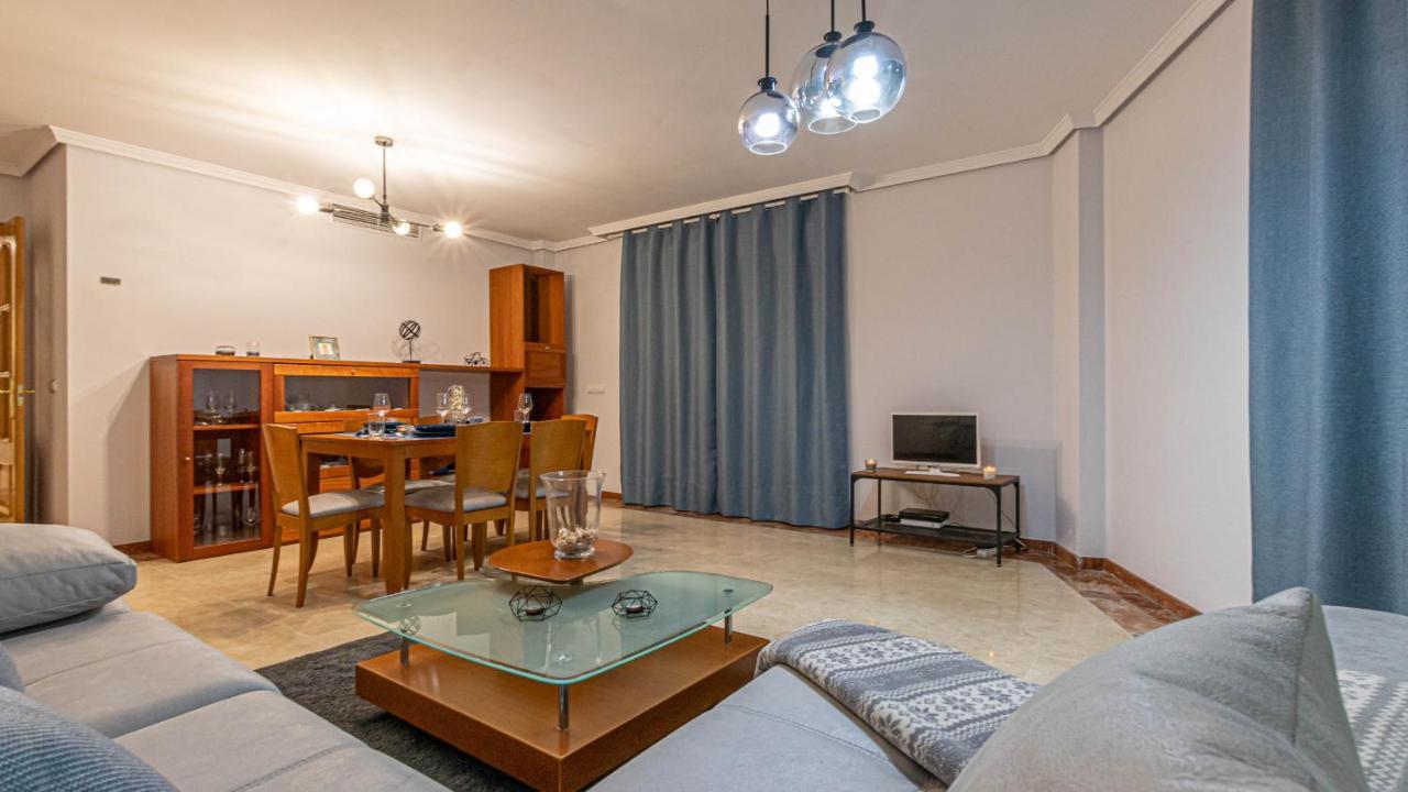 797 Holiday Rentals- Piso Con Amplia Terraza A Solo 1 Min De La Playa بينالماذينا المظهر الخارجي الصورة